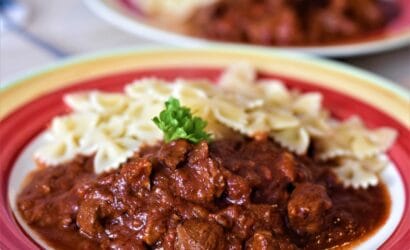 goulash, beef, pig